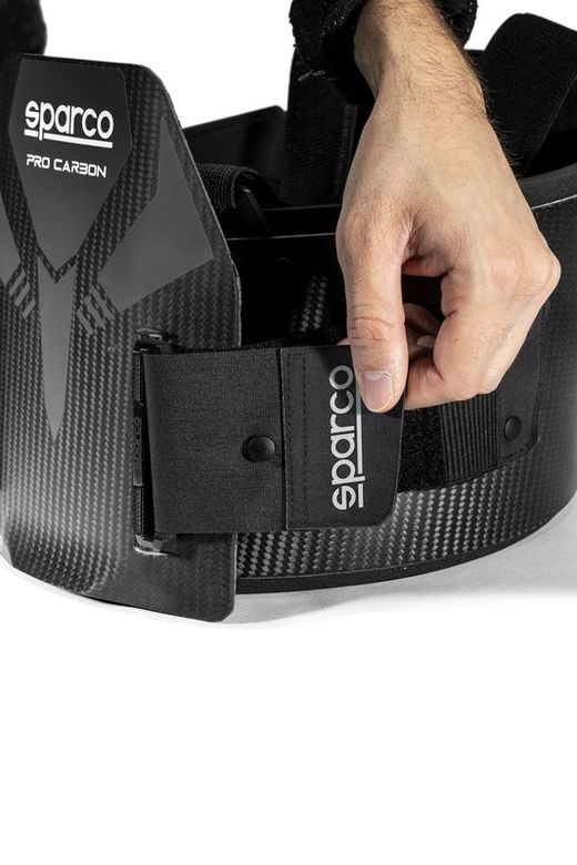 GILET DE PROTECTION DES CÔTES FIA PRO-CARBON