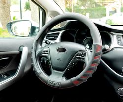 COUVERTURE DE VOLANT SPARCO EN PVC NOIR ET ROUGE