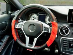 COUVRE-VOLANT SPARCO ROUGE/NOIR